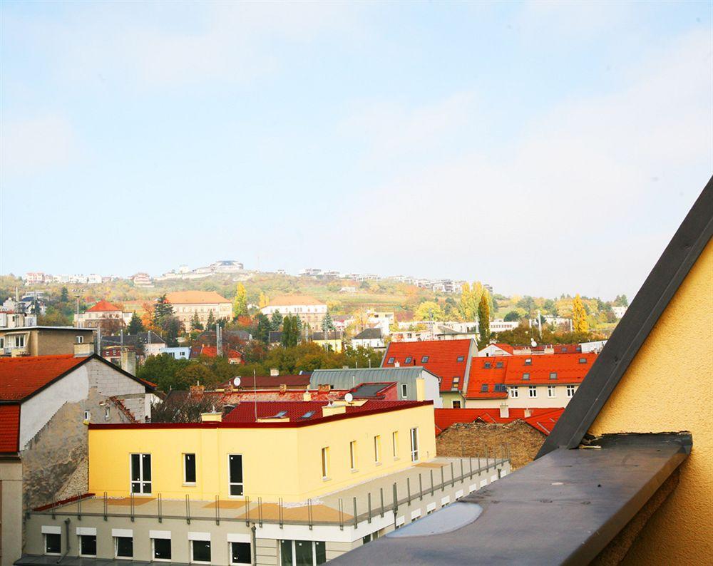 Freddie Next To Mercury Bratislava Exteriör bild